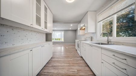 For Lease - 370 Grey Street, Brantford, Ontario - Photo 3