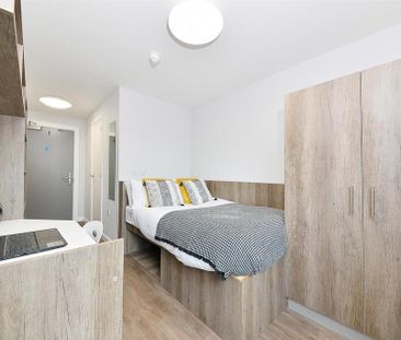 1 bedroom in a flat share to rent - Photo 4