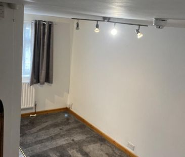 Studio to rent - Photo 6