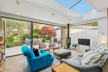 Cheriton Square, London, SW17 - Photo 4