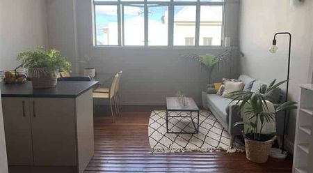 FUNKY NEW YORK STYLE APARTMENT IN A BEAUTIFUL BUILDING ON K-ROAD! - Photo 2