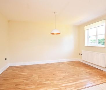 4 bedroom semi-detached house to rent - Photo 2