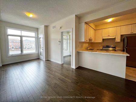 For Lease - 194 Vantage Loop Street, Newmarket, Ontario - Photo 3