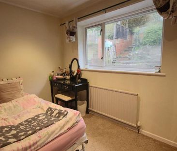 4 bedroom semi-detached house to rent - Photo 6