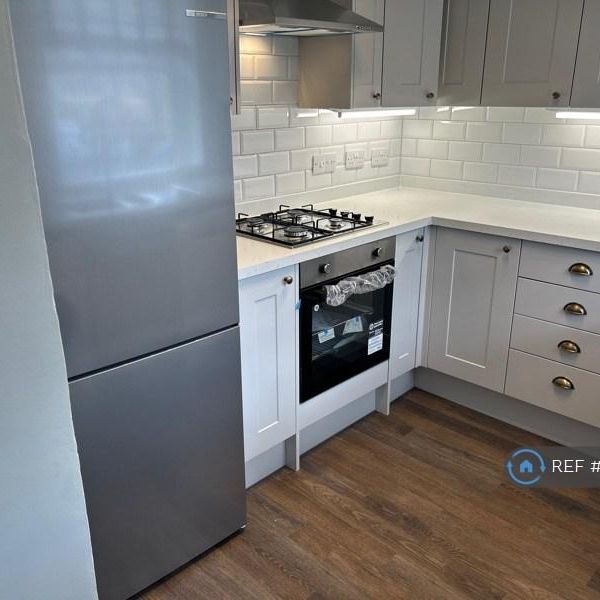 3 bedroom flat to rent - Photo 1