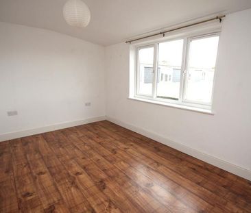 2 Bedroom Flat / Apartment to let - Photo 4