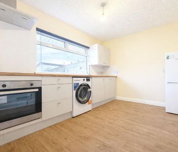 58 Hawthorn Avenue, Carrickfergus, BT38 8EQ - Photo 3