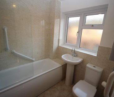 2 bedroom end of terrace house to rent - Photo 1