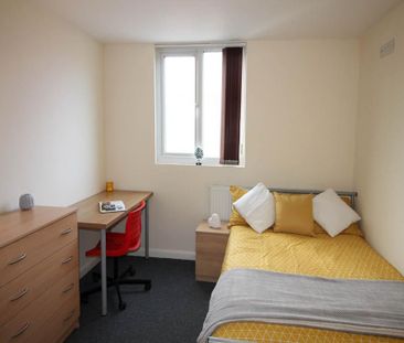 1 bedroom in a house share to rent - Photo 2