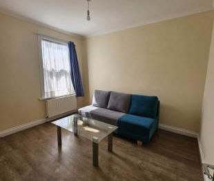 3 bedroom property to rent in London - Photo 1