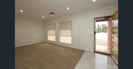 3 BEDROOM TOWNHOUSE - Photo 3