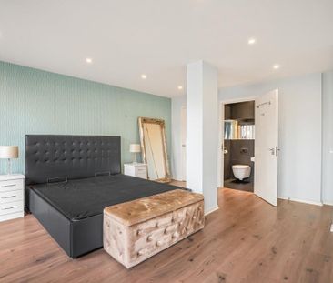 2 Bed Penthouse, Central Street, EC1V - Photo 6