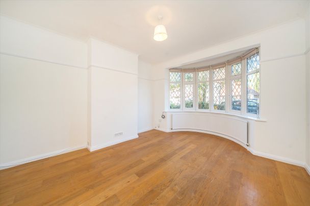 Holland Avenue, SW20, London - Photo 1