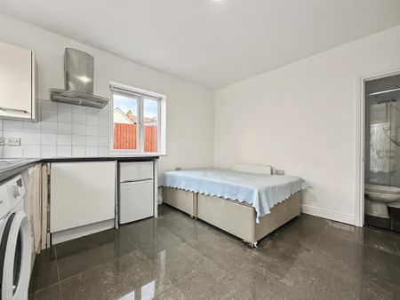 Studio to rent - Photo 5