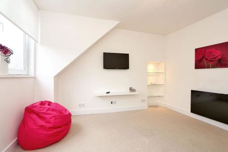 Thistle Lane, Top Floor, AB10 - Photo 3