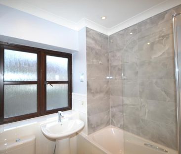 5 bedroom detached house to rent - Photo 4