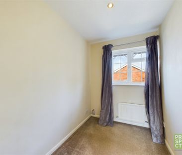3 bedroom House in Throgmorton Road, Yateley - Photo 4