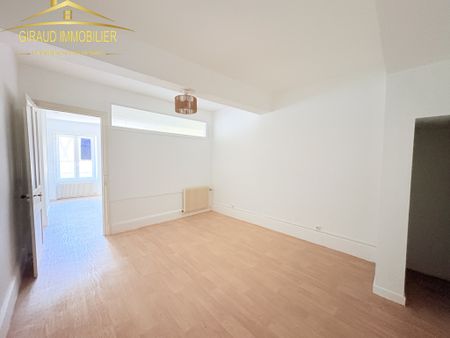 Location Appartement 2 pièces 60m² CHARLIEU 42190 - Photo 4