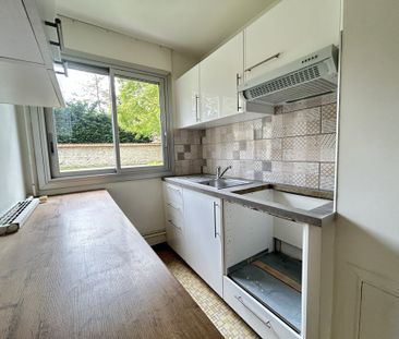 Location Appartement 2 pièces 40m² ST MAUR DES FOSSES 94100 - Photo 2