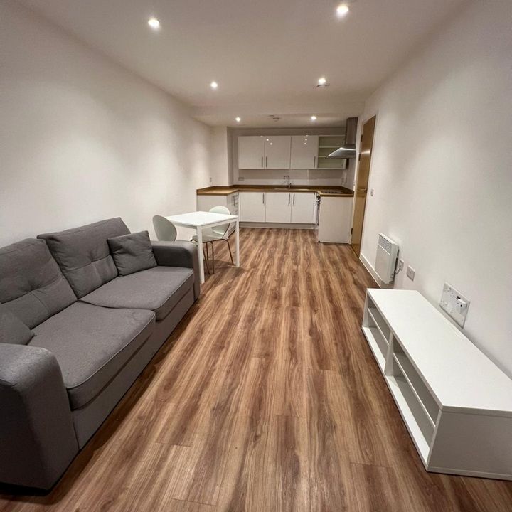1 Bed Flat, Trafford Road, M5 - Photo 1