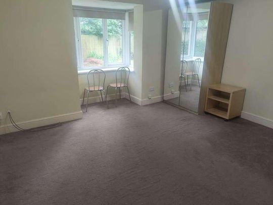 Acorn Grove, Hayes, UB3 - Photo 1