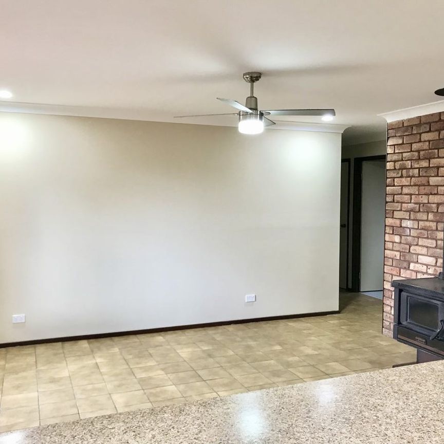 SPACIOUS FAMILY HOME IN A PRIME LOCATION - Photo 1