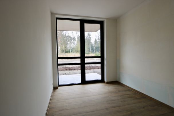 Gelijkvloersappartement met 2 slpkrs, terras, tuin en staanplaats. - Photo 1