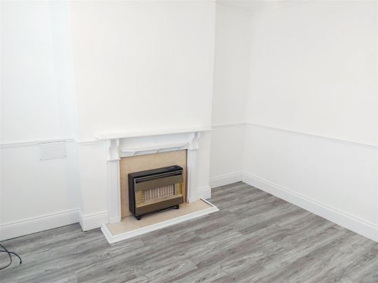 2 bedroom Semi-detached house to rent - Photo 1