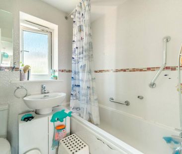 4 bedroom detached house to rent - Photo 2