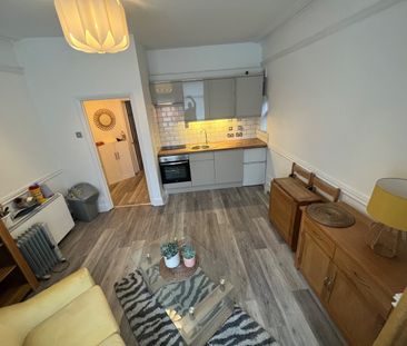 1 Bed Flat, Basingstoke Road, RG2 - Photo 2