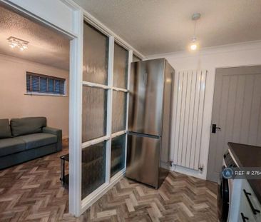 1 bedroom semi-detached house to rent - Photo 4