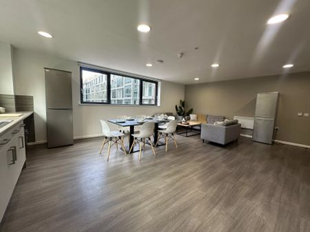 One Bed Apartment - Photo 3