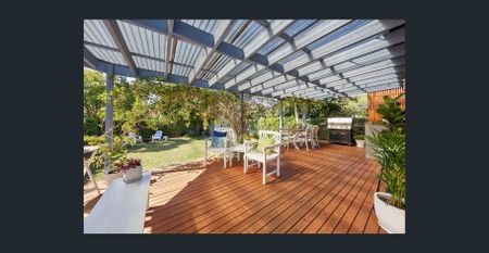 Superb Single Level Living in Ultimate Beachside Location - 6 Month Lease - Photo 2