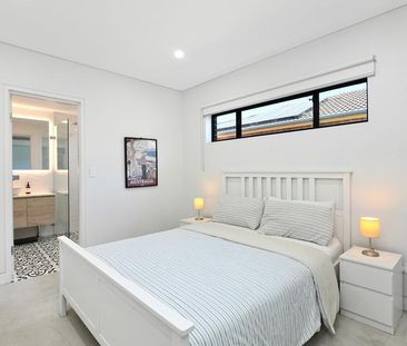 Boutique Family Sized Townhome With A Rooftop Retreat, Walk To Park... - Photo 6