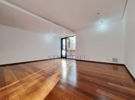 Family-sized 4 bedroom modern villa & epic garden For Rent - Fotografie 3