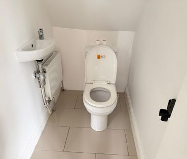 Clare Crescent, Woodcross, Wolverhampton - Photo 2