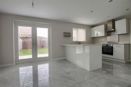 4 bedroom detached house to rent - Photo 4