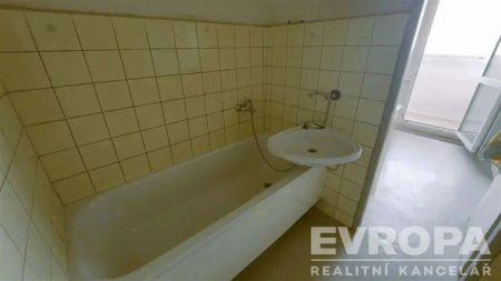 Pronájem bytu 3+1, 65 metrů plus balkon a sklep, Křenická Praha 10 - Fotografie 2