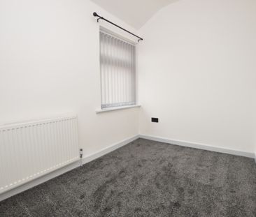 2 Bedroom Terraced House - Photo 2