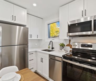 For Lease - 1332 Majestic Drive Unit# 2, Burlington, Ontario - Photo 3