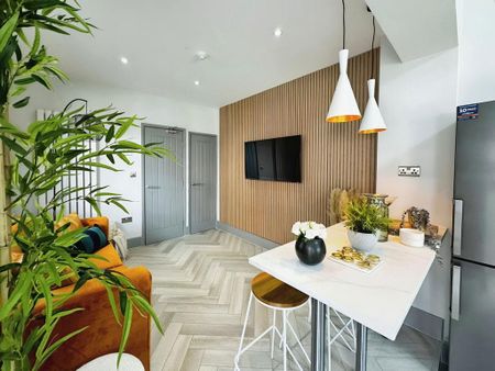 1 bedroom in a house share to rent - Photo 2