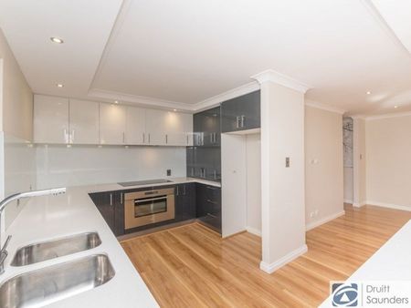 Stylish Renovated Family Home with Pool in Prime Location HOME OPEN SATURDAY 02 MAY AT 9.00AM SHARP! - Photo 3