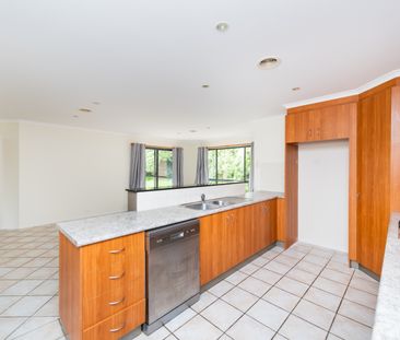 4 Unwin Avenue, Jerrabomberra NSW 2619 - House For Rent | Domain - Photo 2