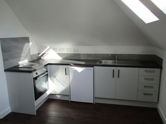 4 bedroom flat to rent - Photo 1
