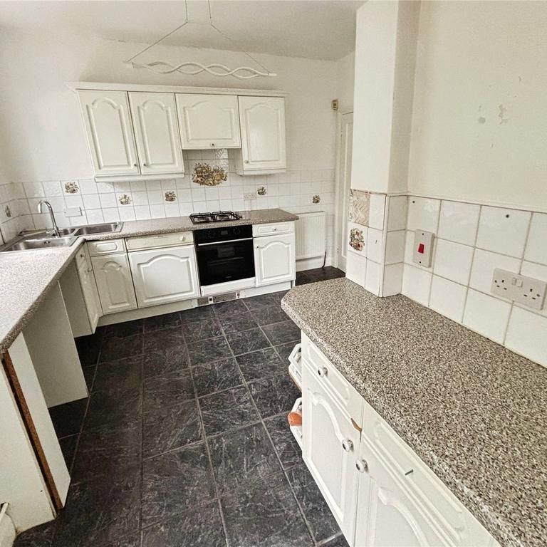3 bedroom semi-detached house to rent - Photo 1