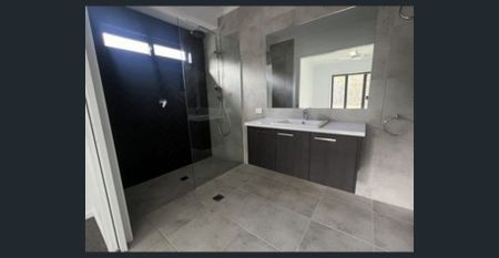 Executive-Style Family Home in Prime Location - Photo 5