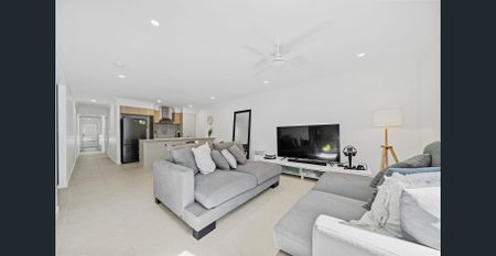 Comfort, Space & Convenience in the Heart of Hillcrest - Photo 2