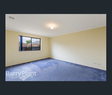 Stylish Family Living in the Sought-After Boardwalk Estate - Photo 4