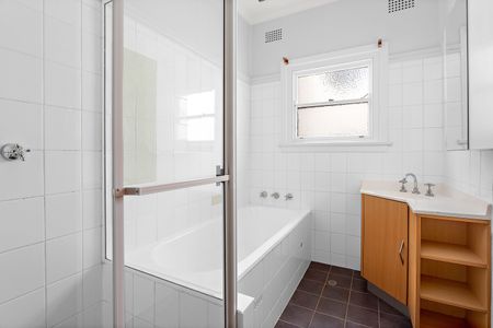 Four Bedroom Home - Pleasant District Views - Photo 4