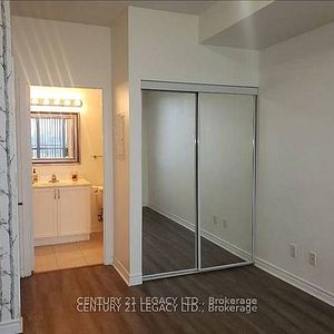 Burnhamthorpe & Confederation Luxury 1Bdrm +Lrg Den As 2nd Bdrm 2Bath - Photo 2